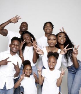 Jicyra with her dad and siblings